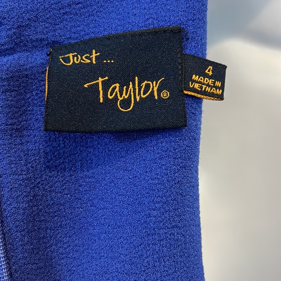 Just Taylor V-Neck Long Gathered Sleeve Dress  Size 4 - Picture 9 of 9